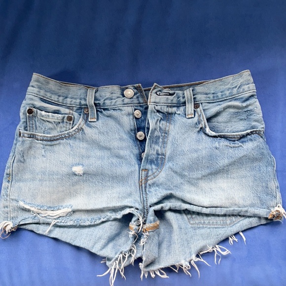 Levi Jean Shorts - Picture 2 of 2